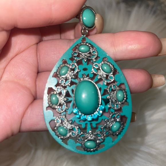 Large Pierced teardrop dangle earrings - Picture 3 of 4